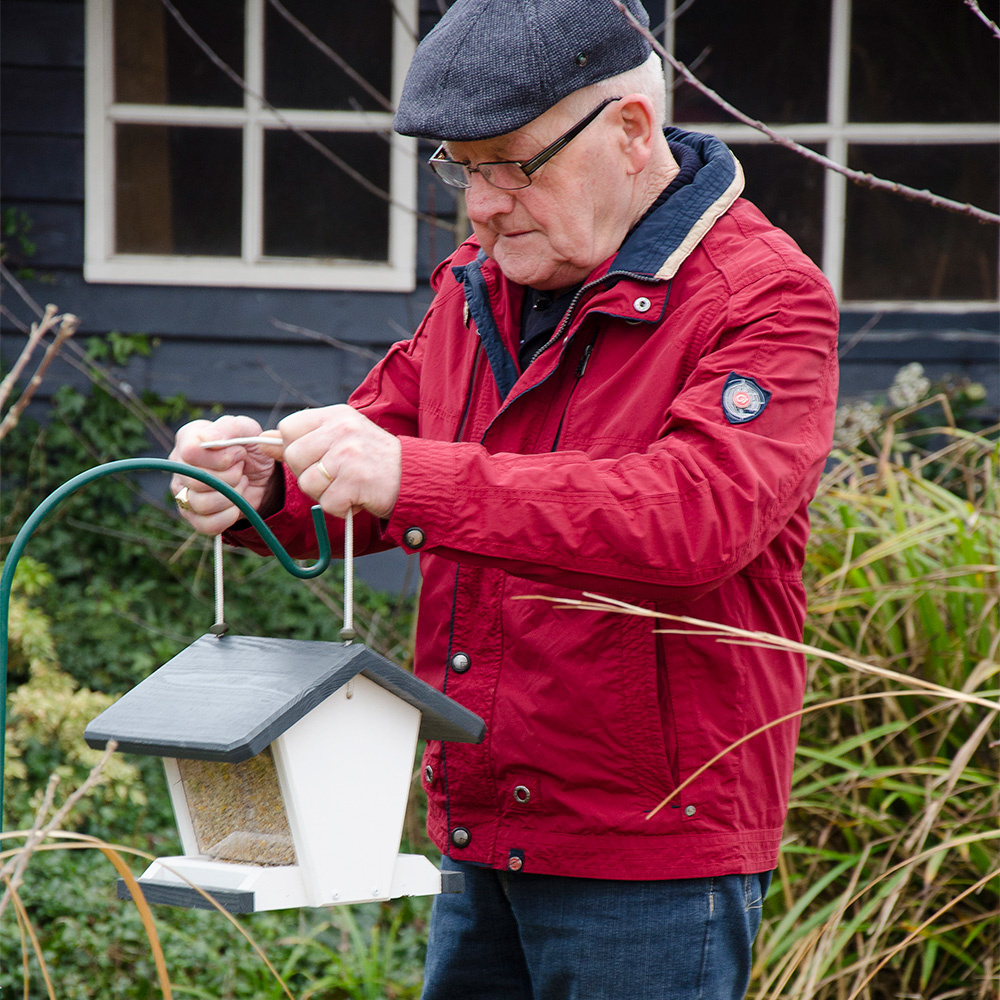 Geneva Bird Feeding House