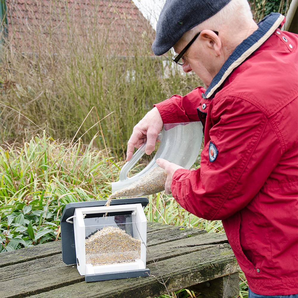 Geneva Bird Feeding House